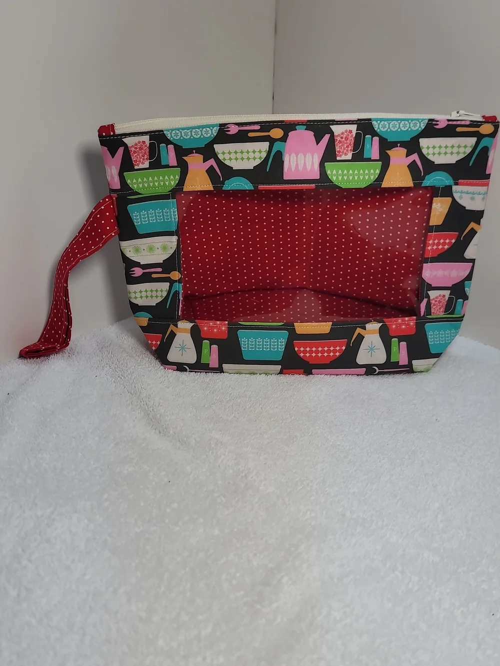 Retro Kitchen Print Cosmetic Wristlet Bag in Red NWOT